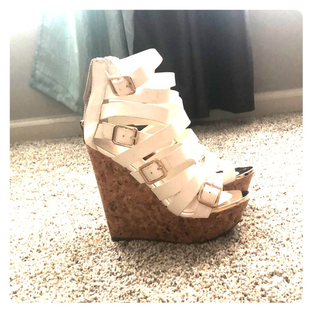 Aldo woman’s size 8 wedges